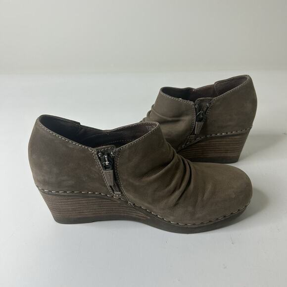 Dansko Sheena Wedge Heel Boots Women’s 36 US 5.5 Booties Suede Tan Brown Boho - Picture 7 of 9